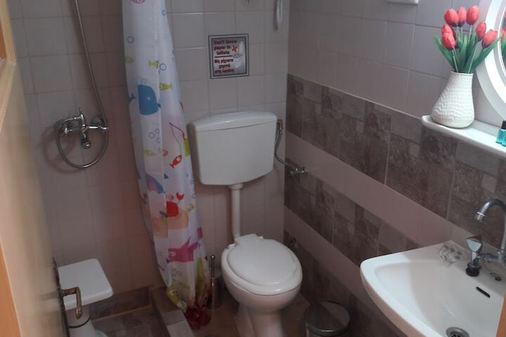 Room 66 of 228