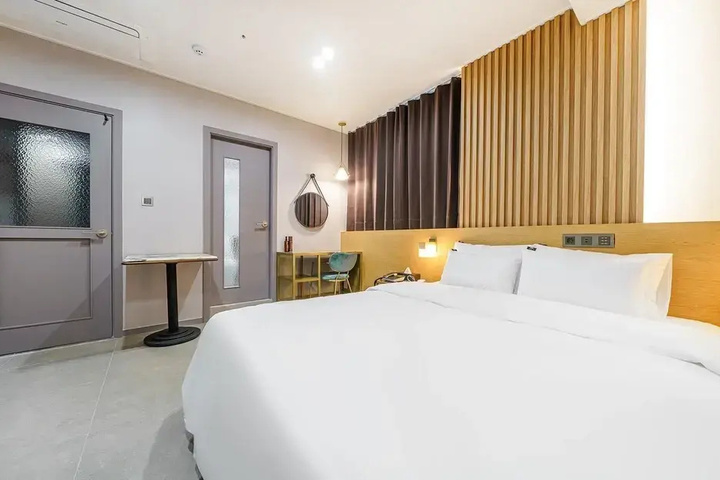 Room 7 of 17