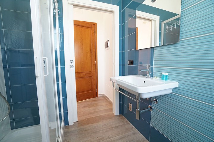 Room 53 of 88