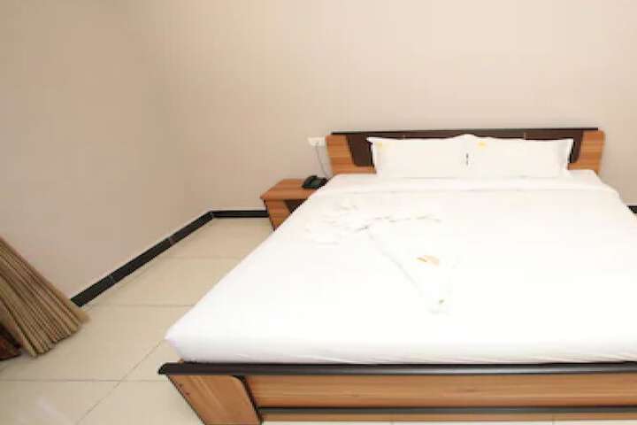 Room 10 of 16