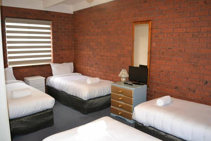 Room 8 of 40