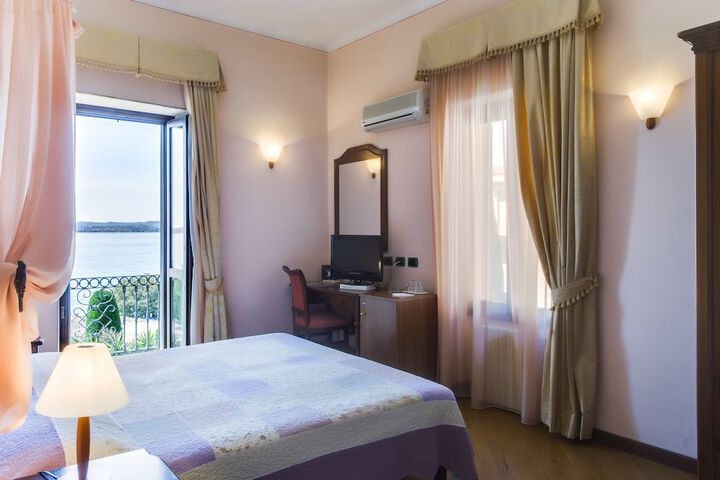 Room 4 of 39
