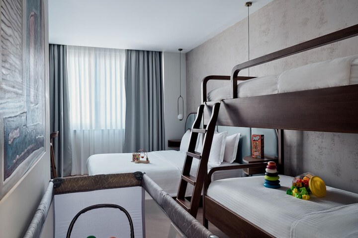 Room 27 of 58