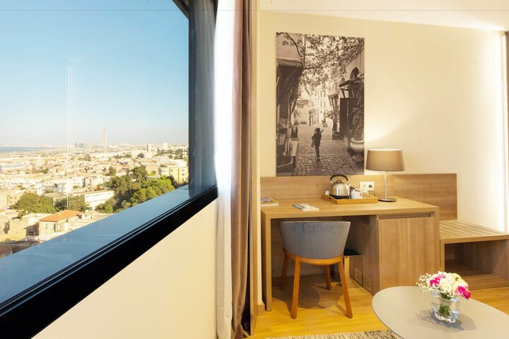 Room 36 of 65