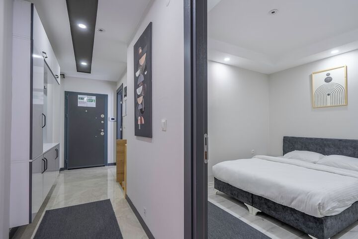 Room 102 of 293