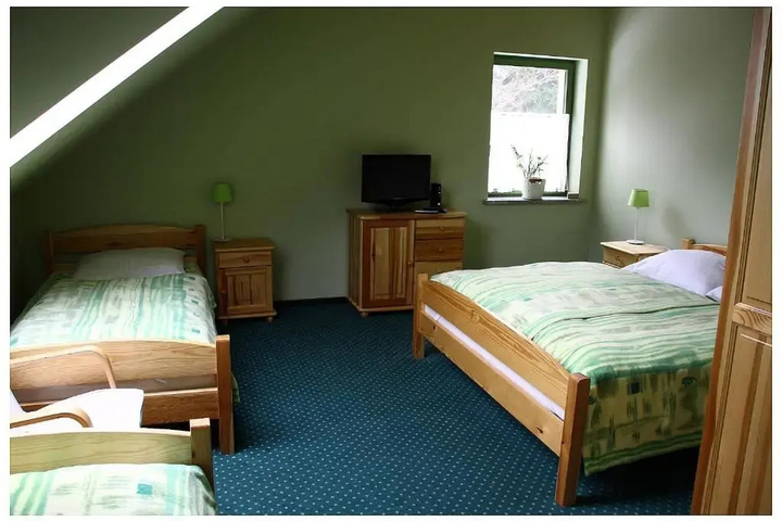 Room 6 of 11