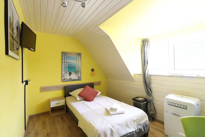 Room 5 of 70