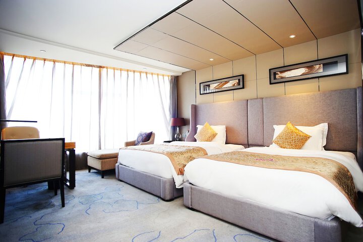 Room 3 of 33