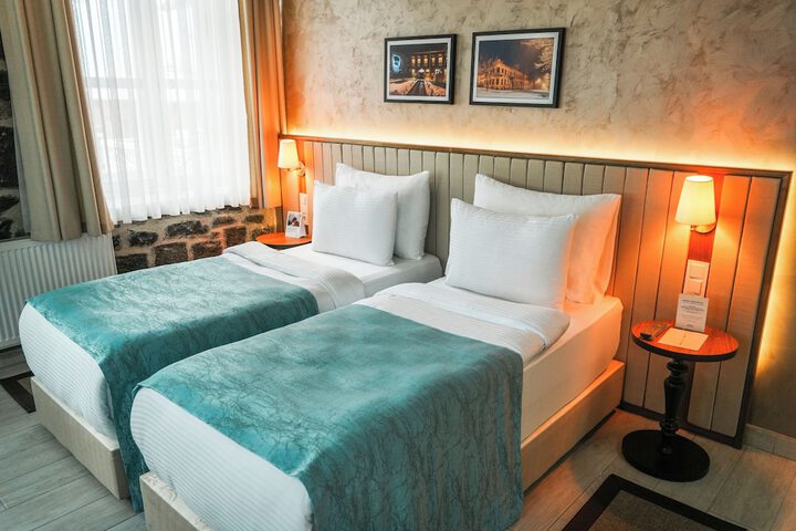 Room 4 of 13