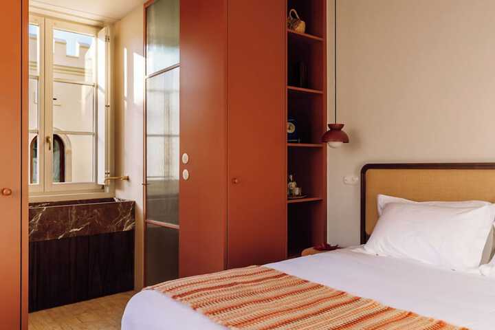 Room 8 of 82