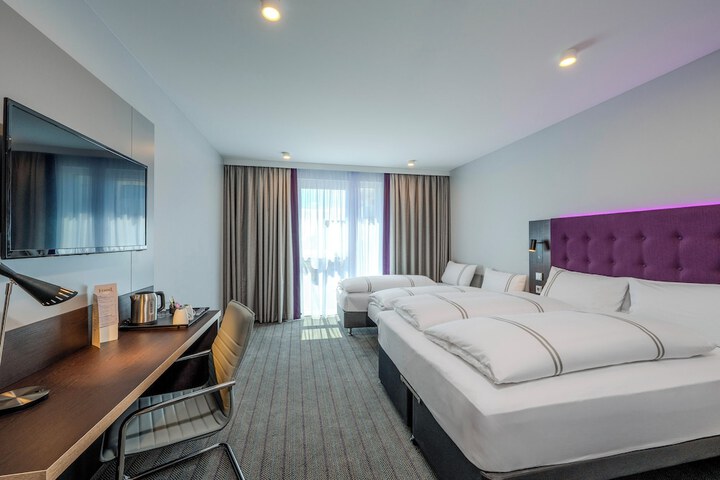 Room 25 of 62