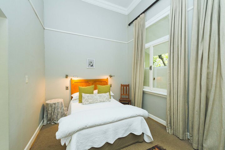 Room 2 of 73