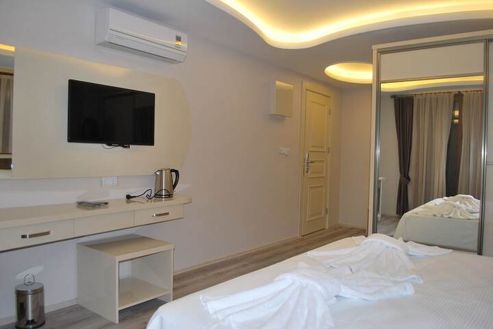 Room 12 of 38