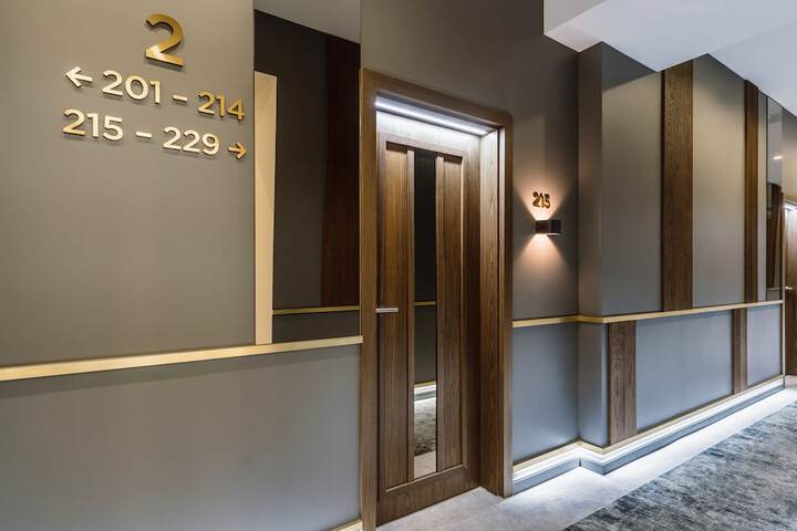 Ballroom/Hall 45 of 54