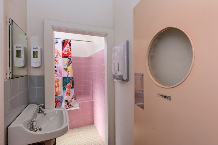 Room 15 of 25