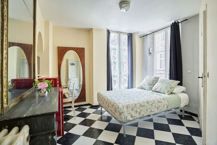 Room 2 of 17