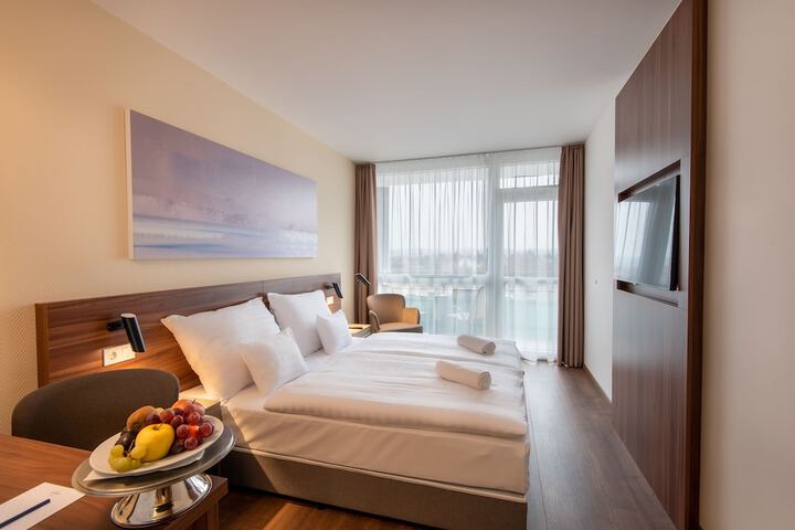 Room 4 of 28