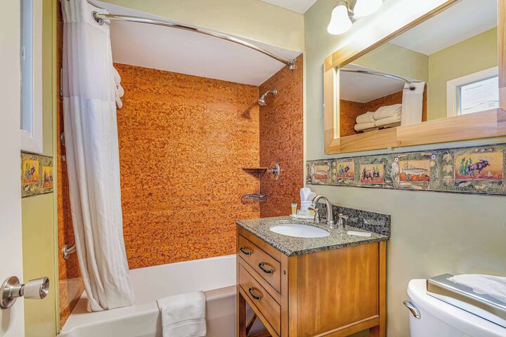 2 Double Beds Pool View (8 of 19)