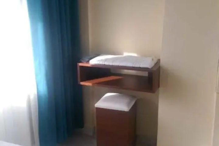 Room 4 of 6