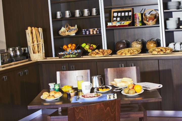 Breakfast/Coffee Service 26 of 30