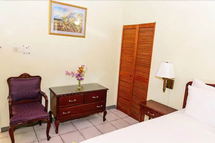 Room 8 of 89