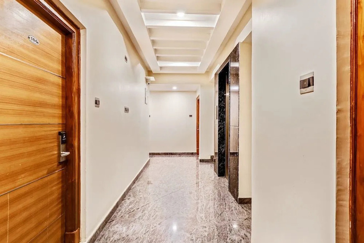 Room 11 of 18