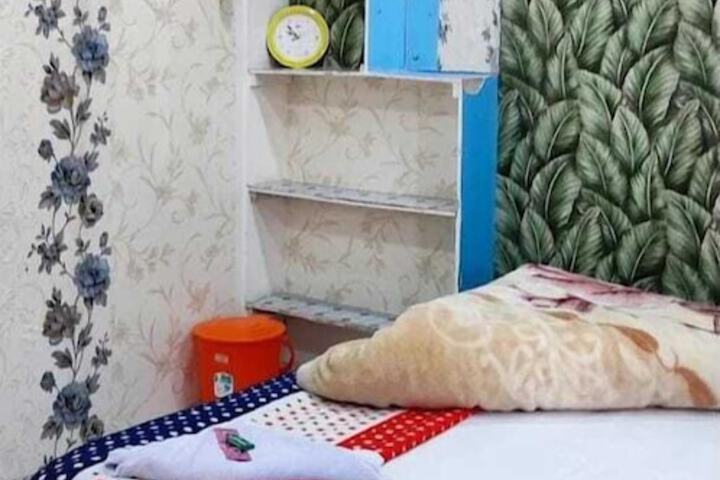 Room 4 of 72