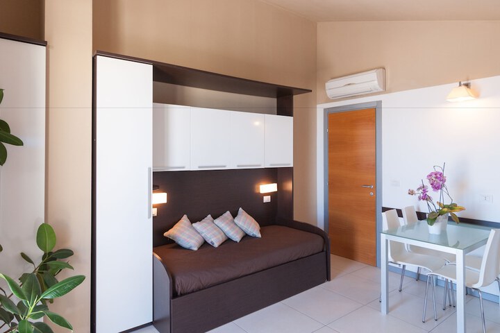 Room 13 of 31