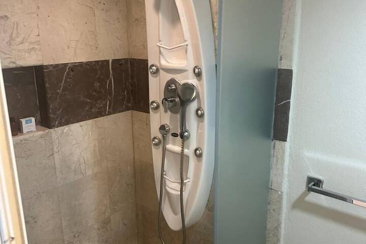 Room 40 of 98