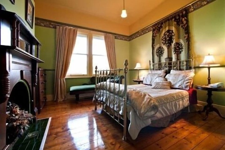 Room 7 of 27