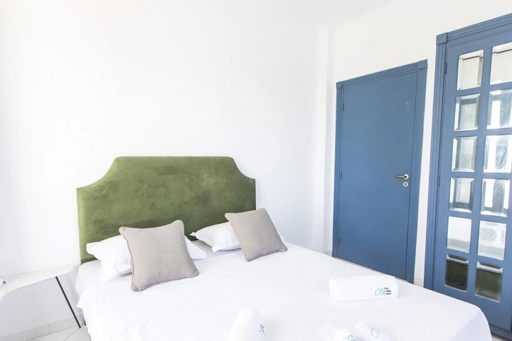 Room 6 of 15