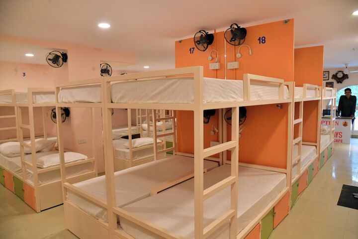 Room 4 of 32