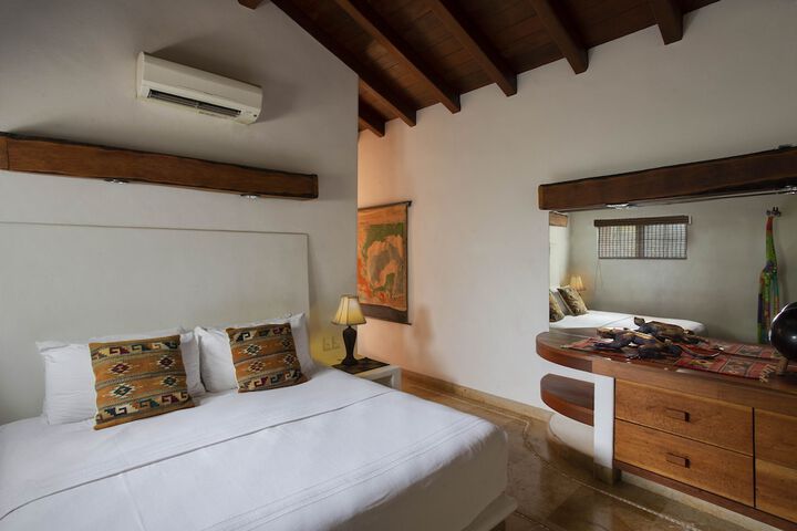Room 6 of 36
