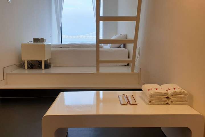 Room 4 of 72