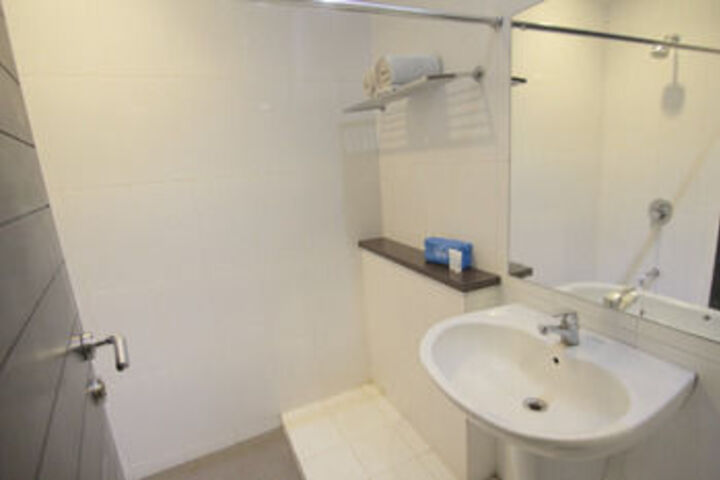Room 3 of 38