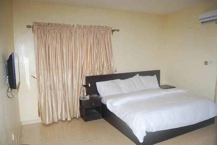 Room 9 of 20