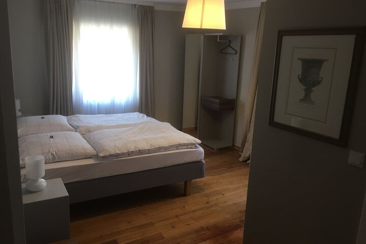 Room 4 of 36