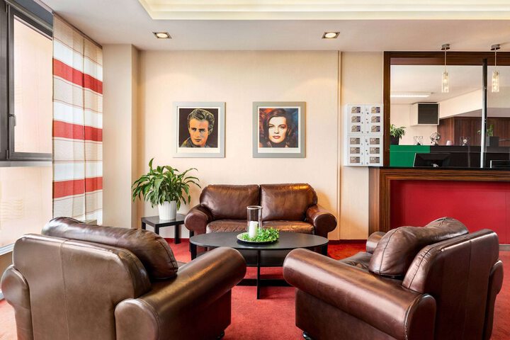 Entrance & Lobby