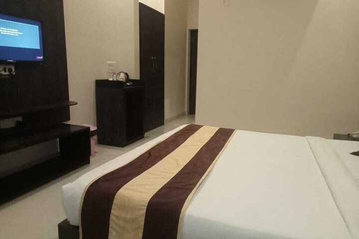 Room 12 of 19