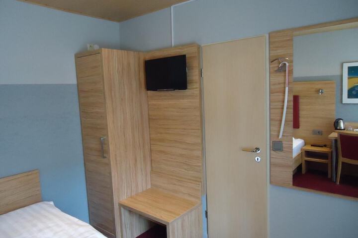 Room 25 of 46
