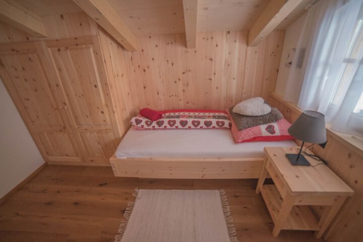 Room 2 of 28