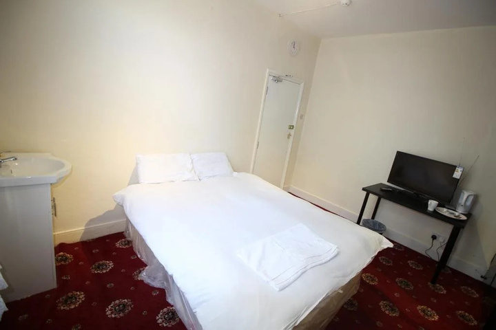Room 2 of 8
