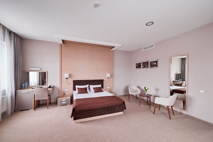 Room 13 of 74