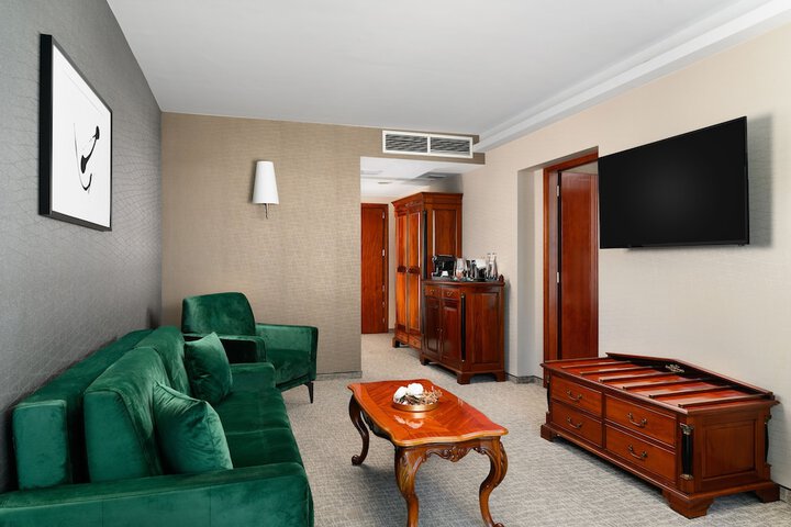 Room 8 of 47