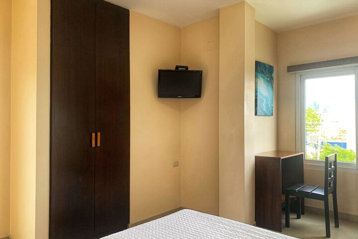 Room 8 of 32
