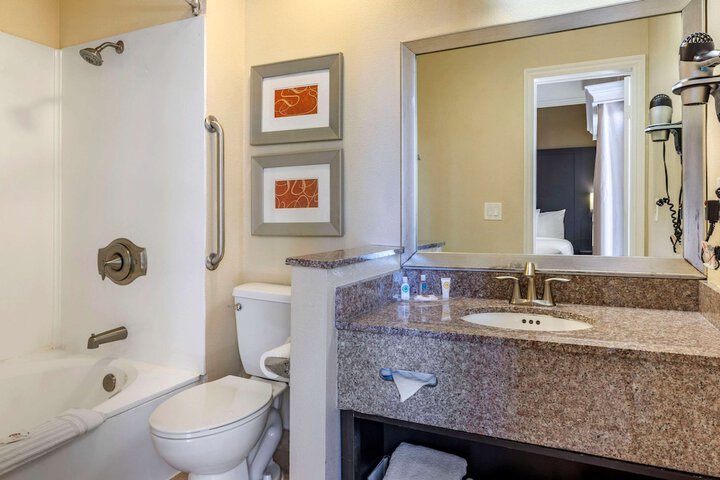 King Suite with Sofa Bed (1 of 17)