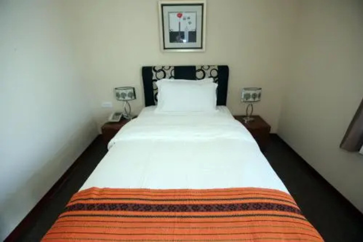 Room 2 of 2