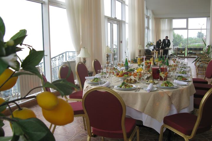 Dining 40 of 60