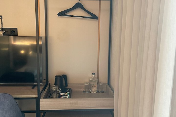 Room 14 of 37