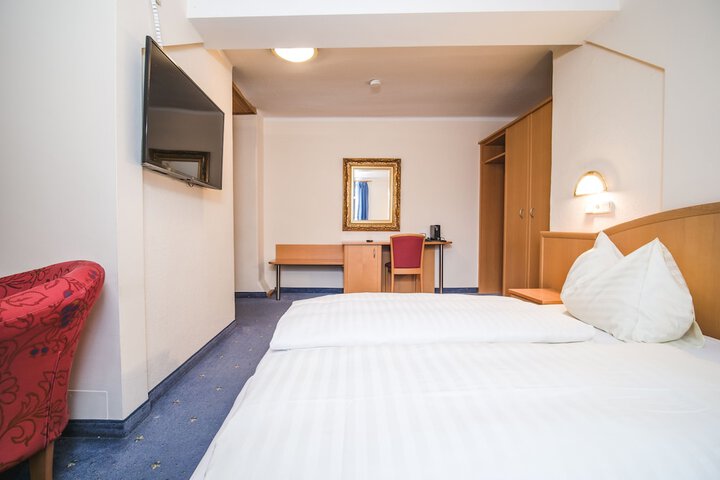 Room 13 of 26